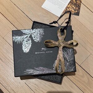 NWT Michael Aram Gold Cross Ornament